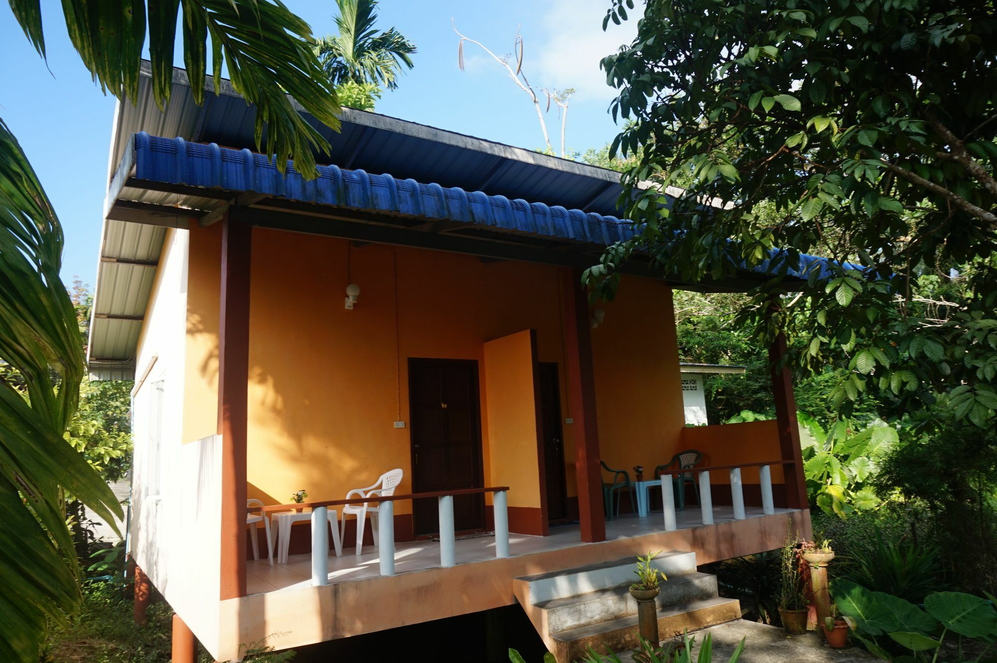 Bangsak Hut Hostel Khao Lak Bagian luar foto